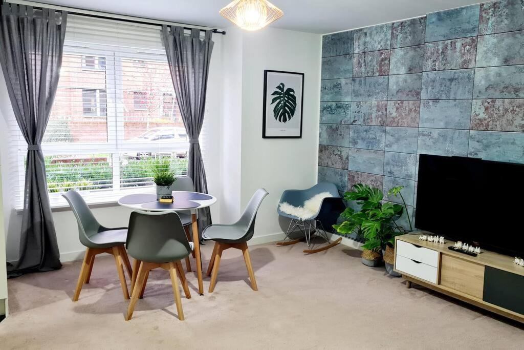 Stylish 2 Bedroom Apartment / Free Gated Parking Glasgow Exteriör bild
