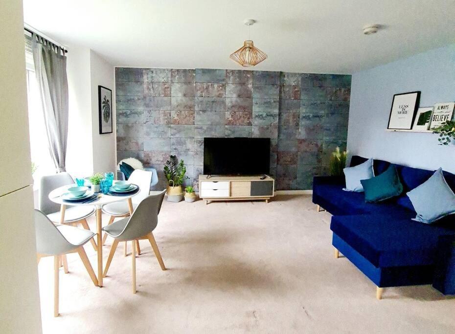 Stylish 2 Bedroom Apartment / Free Gated Parking Glasgow Exteriör bild