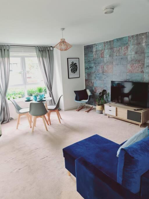 Stylish 2 Bedroom Apartment / Free Gated Parking Glasgow Exteriör bild